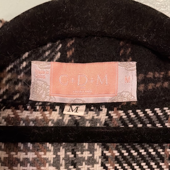 Women’s brown and cream plaid Shacket - Picture 6 of 8